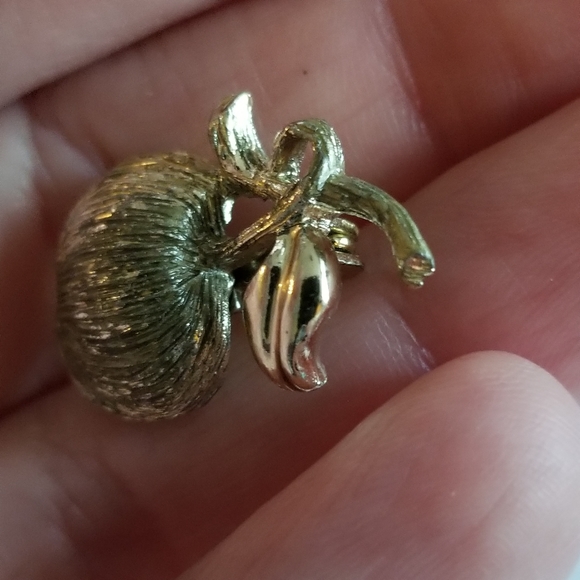 Vintage fruit brooch small pin gold tone apple peach plum - Picture 3 of 8